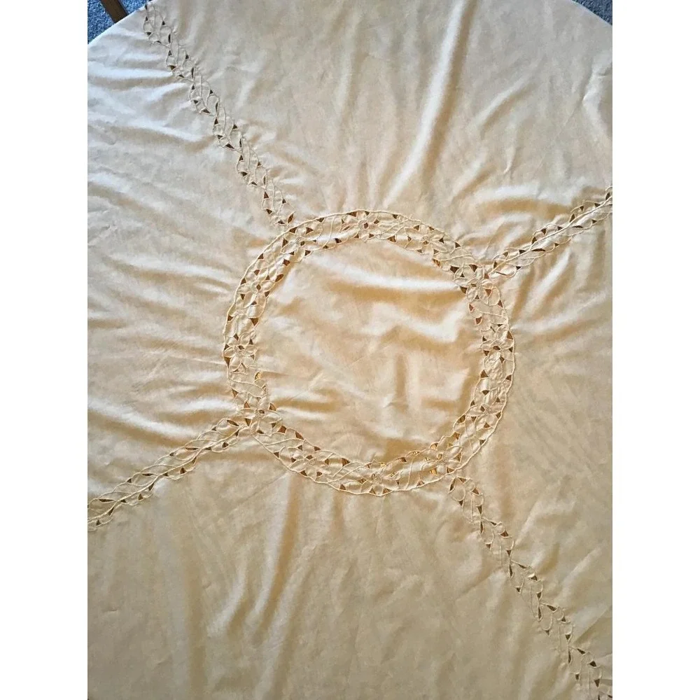 VTG Ivory Round Tablecloth & 8 Napkins Set 64